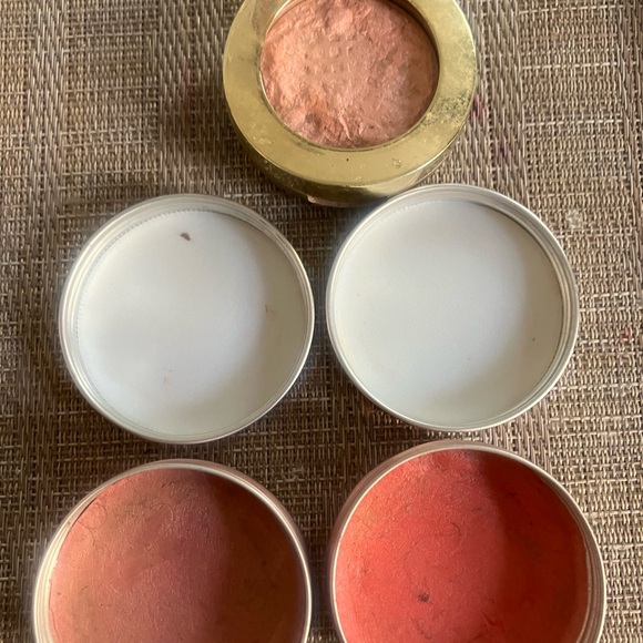 Blushes! - Picture 3 of 6